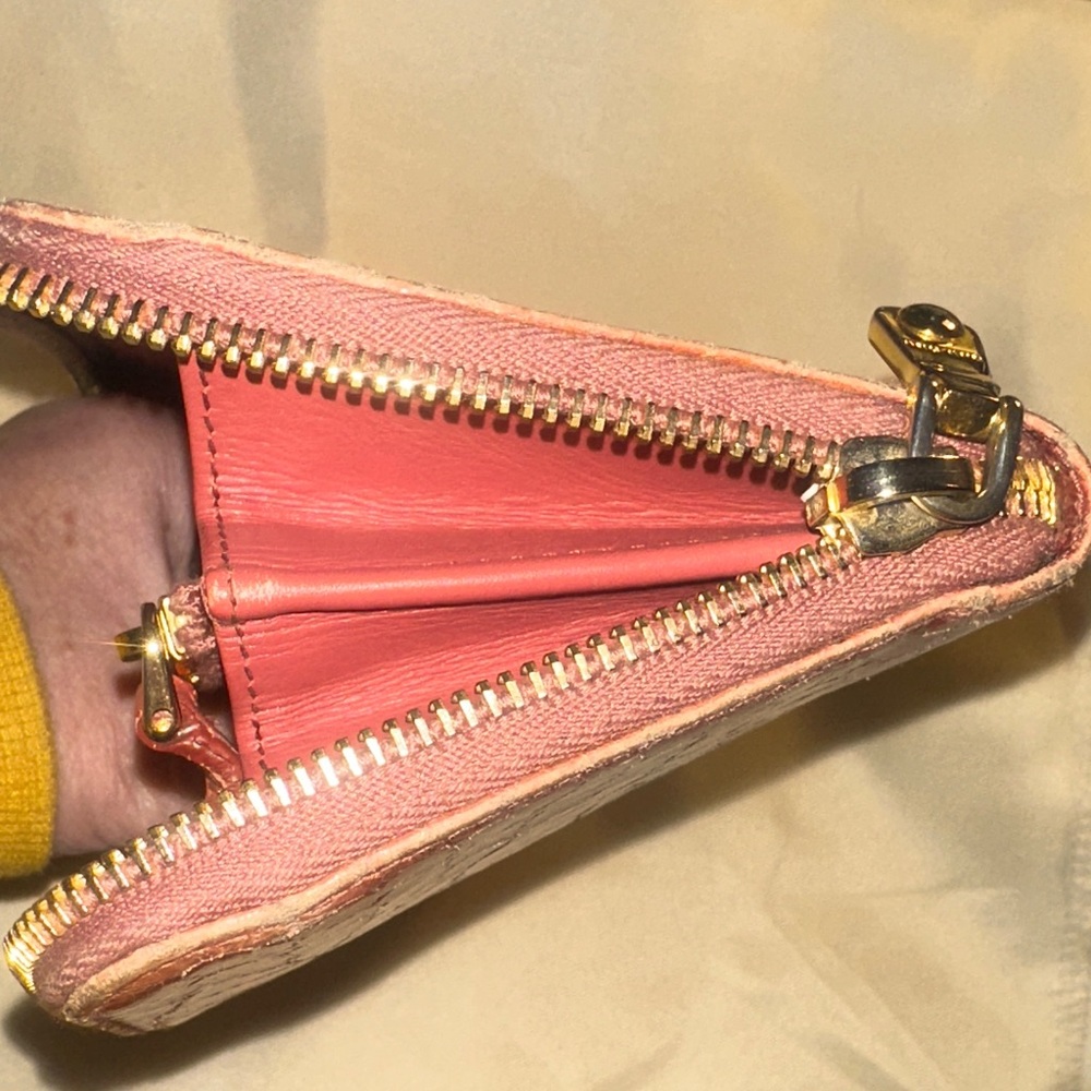 Miu Miu Coral Croc-Embossed Wallet - Picture 12 of 12